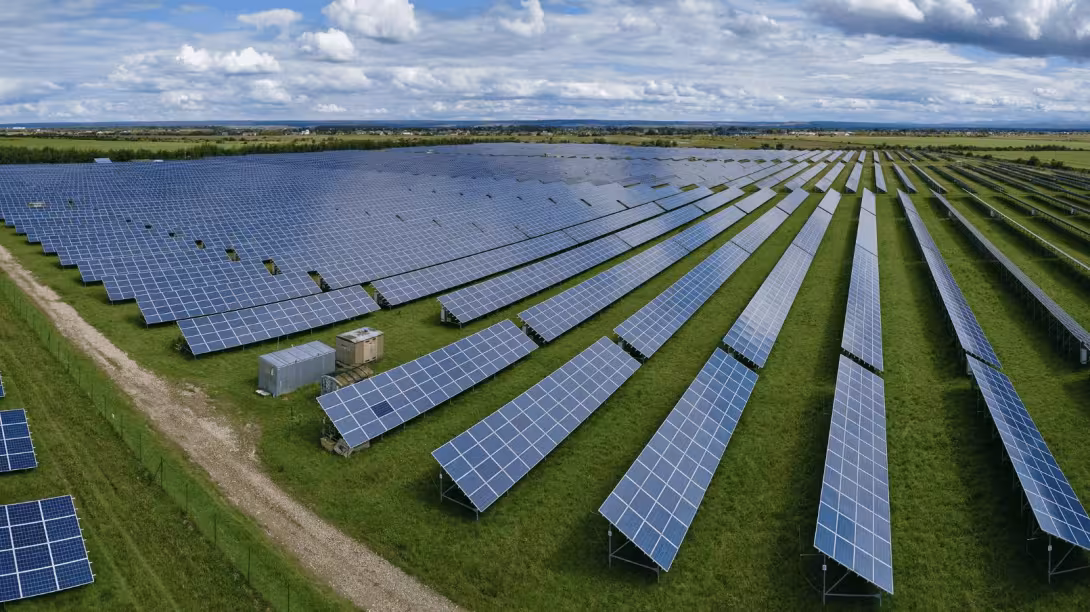 Large utility scale solar in a green pasture